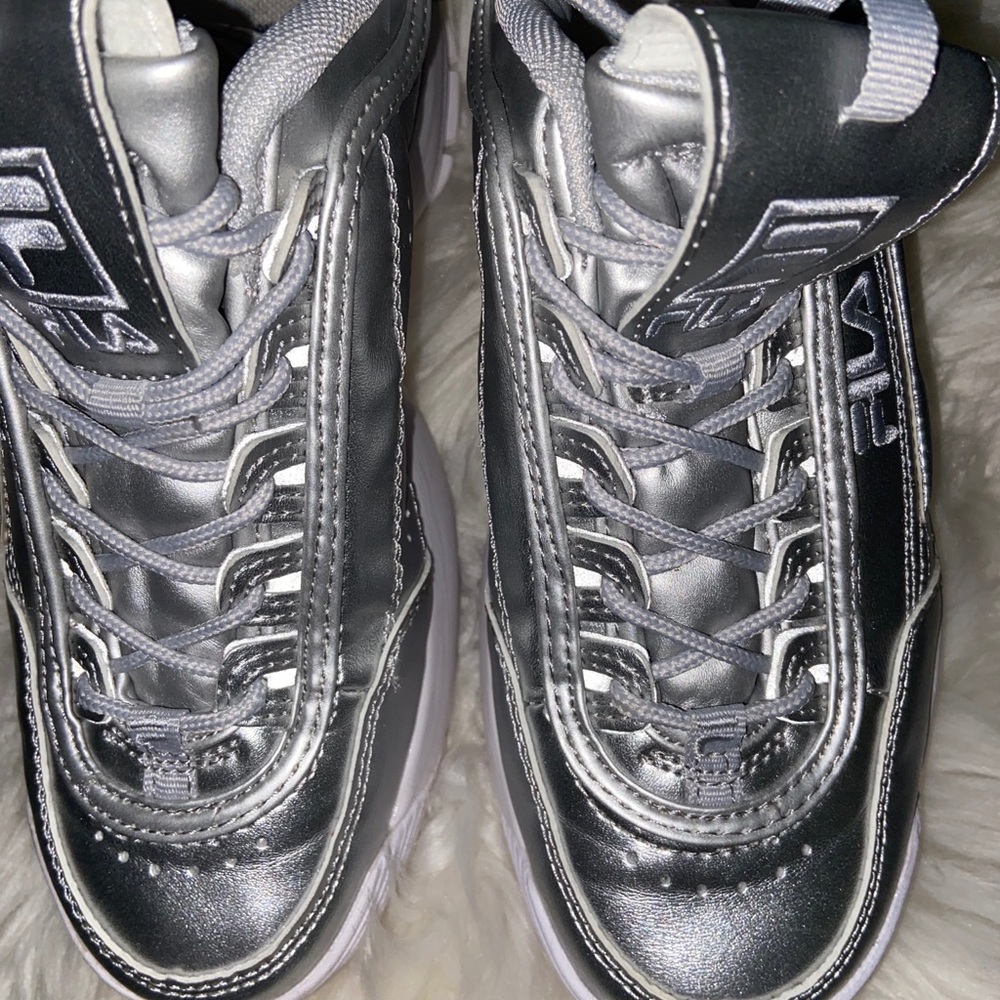 Fila Shoes - Picture 3 of 9